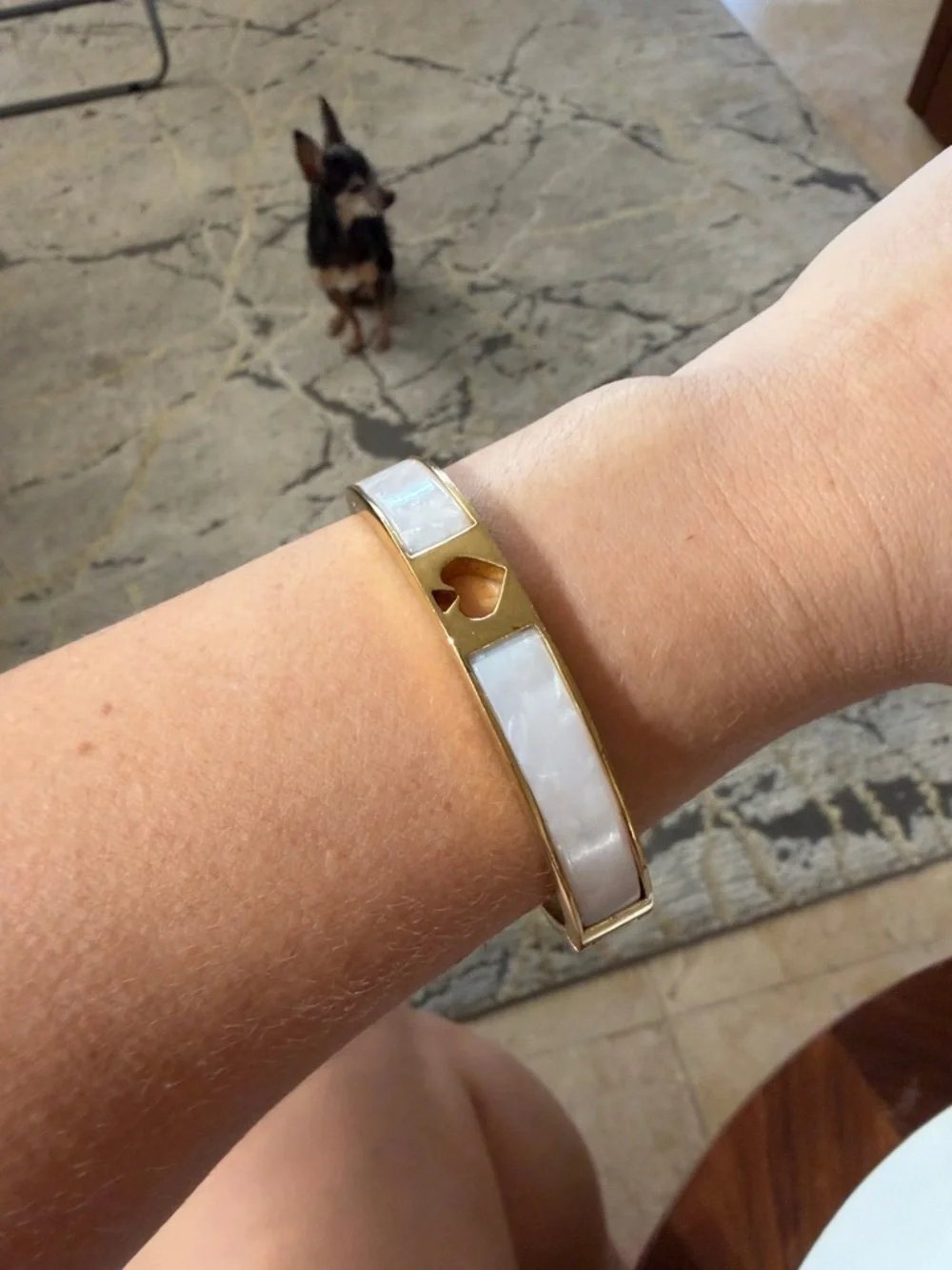 Kate Spade ♥️ Gold Tone White Inlay Heart Bangle Bracelet - Picture 3 of 3